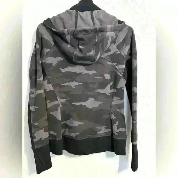 Athleta Triumph Hoodie in Black Camo Size Small - Picture 4 of 7